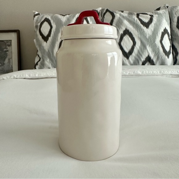 2018 Rae Dunn Kisses Canister - Picture 2 of 6